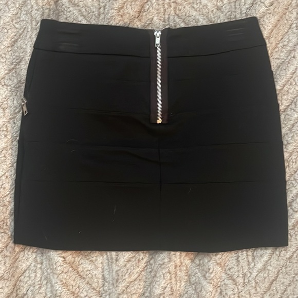 Zippered Black Bandage Skirt - Picture 2 of 3